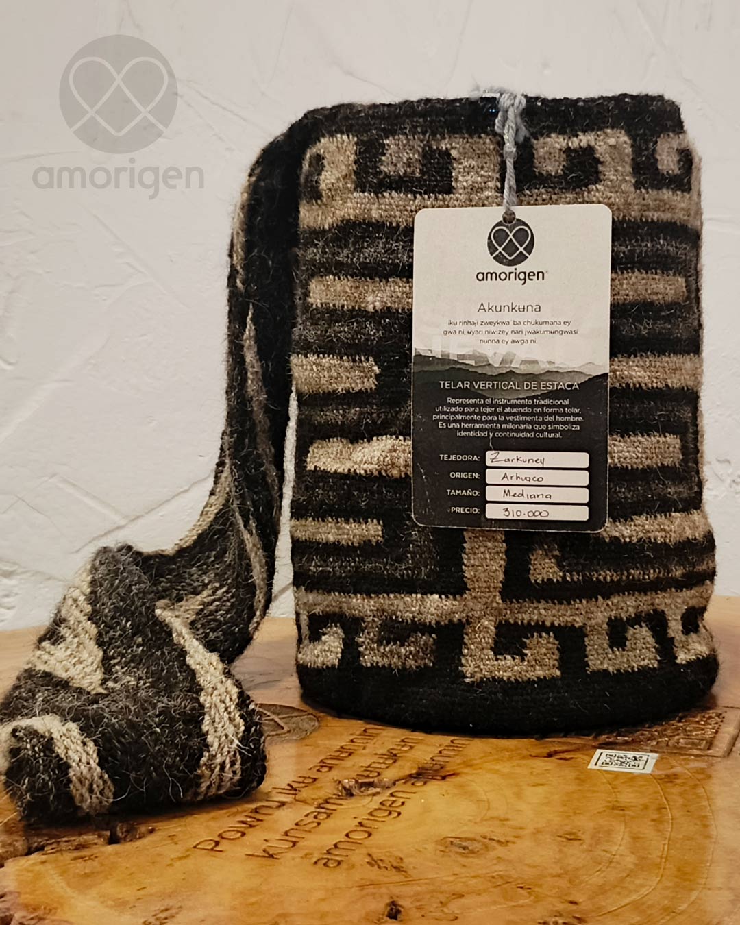 MOCHILA ARHUACA MEDIANA- TELAR VERTICAL DE ESTACAS